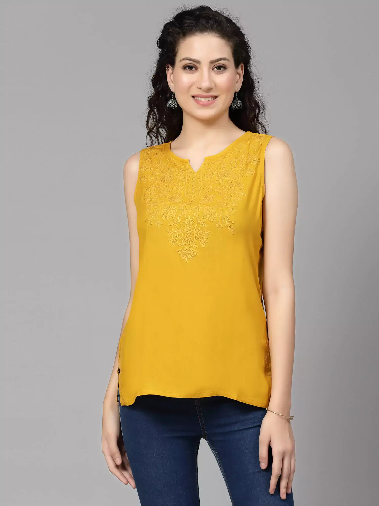 mustard-self-slevless-ari-short1-1.webp
